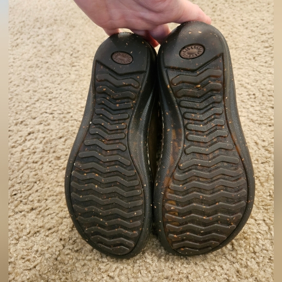 UGG Caspia Tan Leather Shearling-Lined Lace-Up Boots, Size 5 - Picture 9 of 9